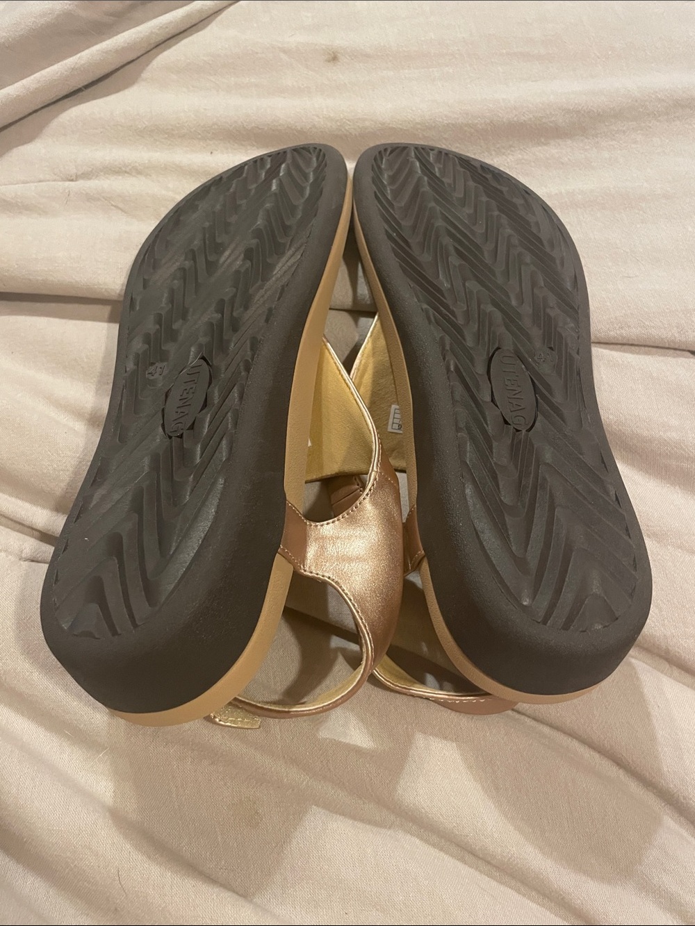 Women’s Metallic Rose Gold Slingback Thong Sandals - Picture 4 of 7